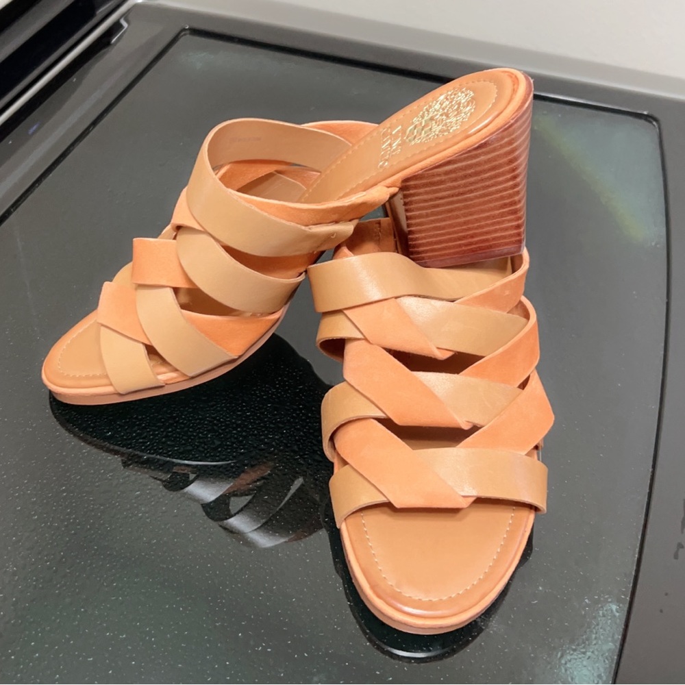 Vince Camuto , Size 8M 🆕